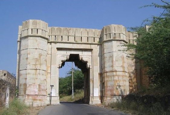 Bhairon Pol, Chittorgarh, Rajasthan - Vushii.com Bhairon Pol, Chittorgarh, Rajasthan - Vushii.com